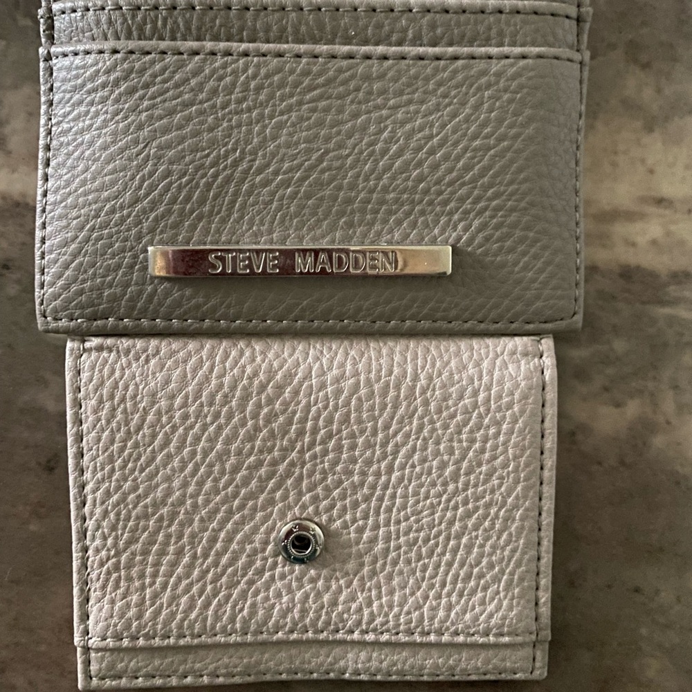 Steve Madden Two-Tone Gray and Light Gray Pebbled Wallet